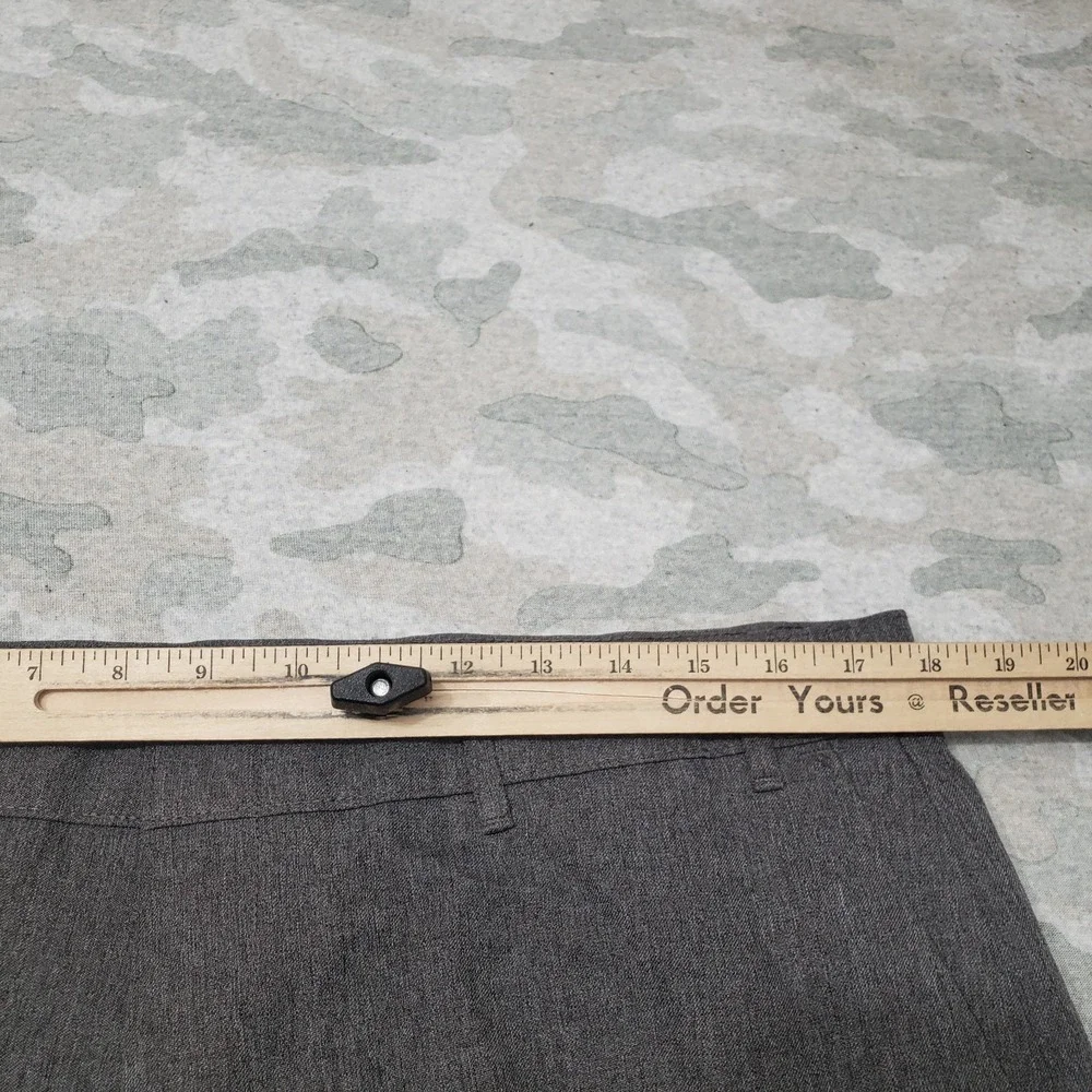 VTG Levi's Strauss & Co. Pants Mens 38x32 Gray Pockets Flat Front